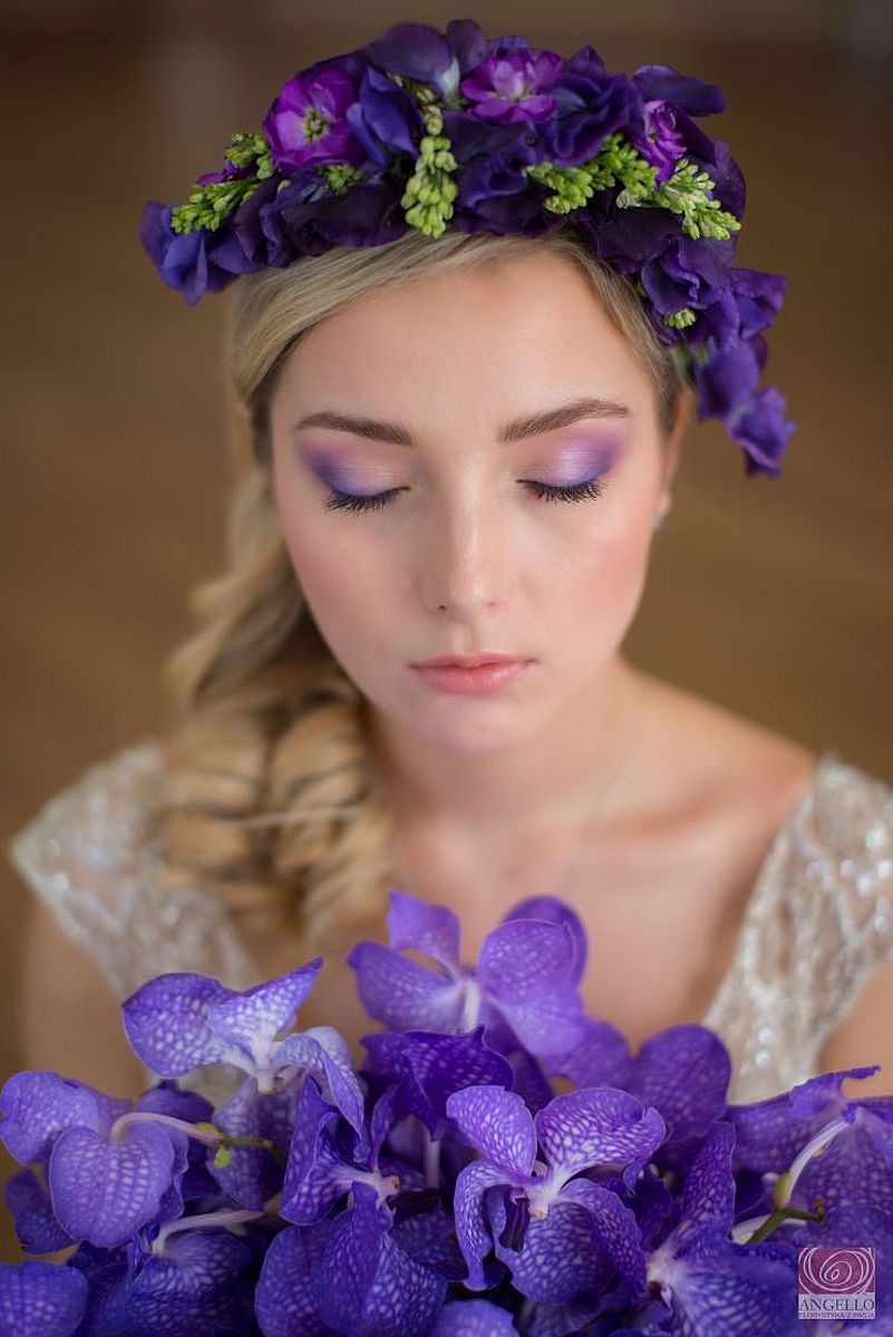 Ślubny makijaż w kolorach fioletu