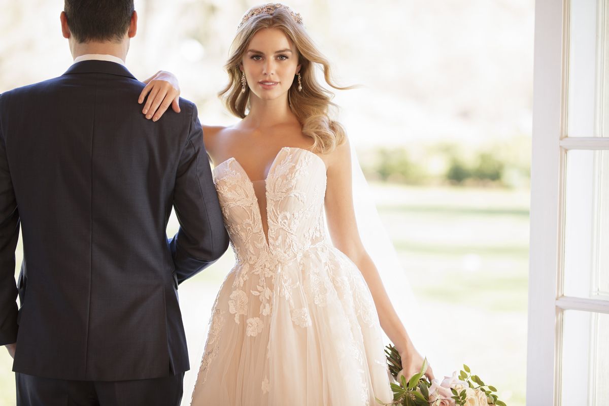 Idealna suknia ślubna w kilku krokach – typy sylwetek i odpowiednie fasony
